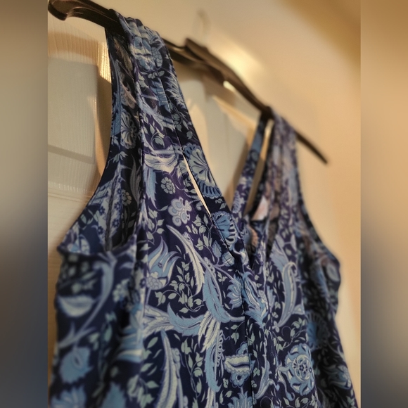 Candie's sleeveless blouse ( closet cleanout) - Picture 7 of 7